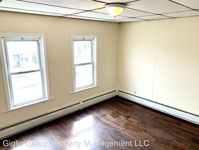 Building Photo - 2115-2117 Wayne Ave