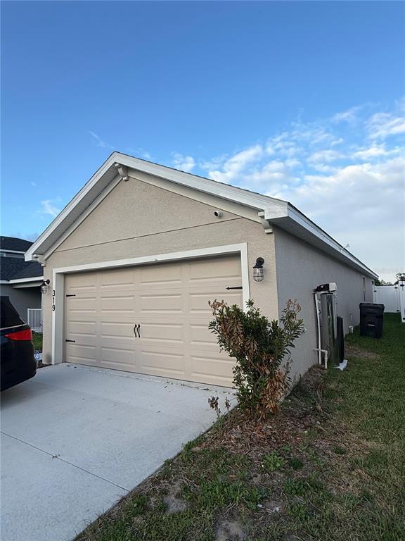 Foto del edificio - 319 Lily Ln