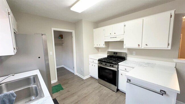 Foto del edificio - 5757 Sweet Meadow Dr