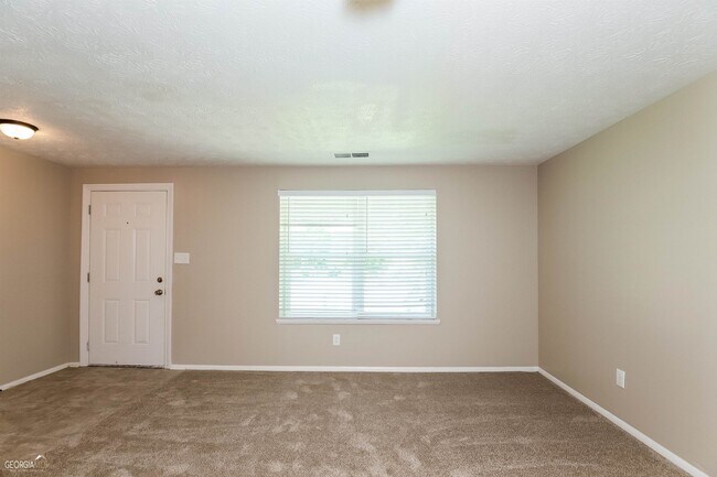 Building Photo - 5372 Tracey Dr