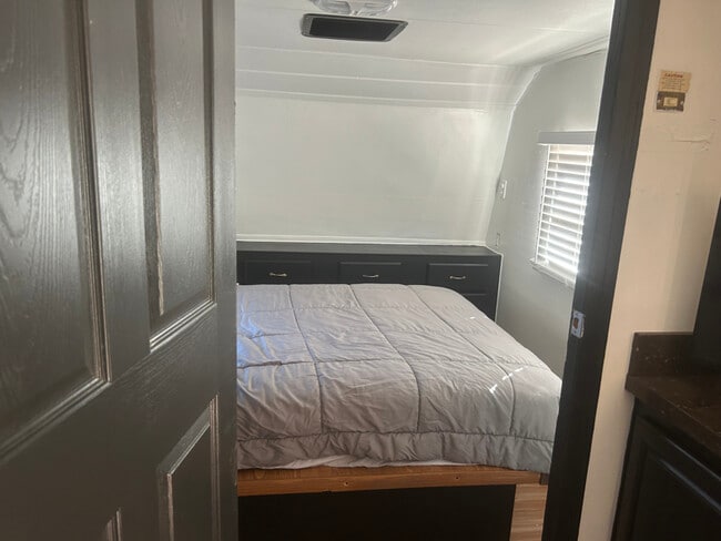 Building Photo - 15533 El Cajon St