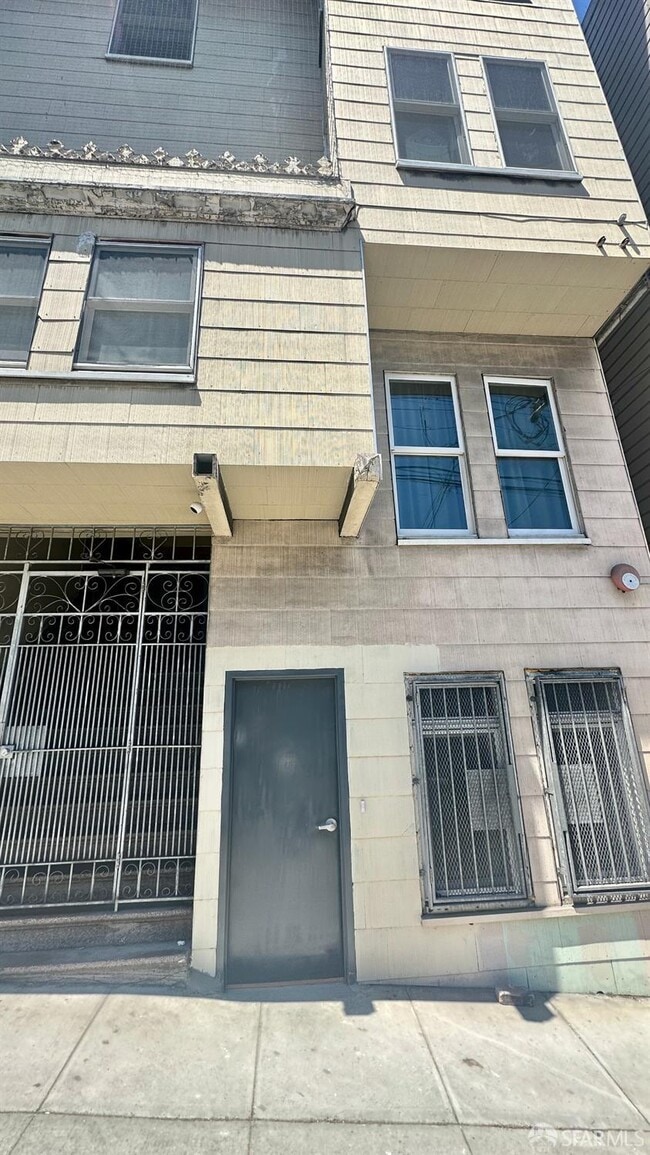Building Photo - 1553 Leavenworth St