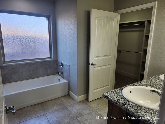 Building Photo - 5222 Jarvis St