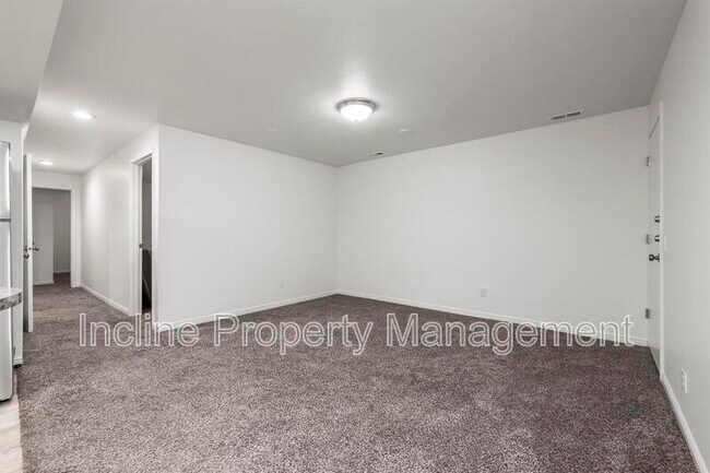 Building Photo - 2102 E 11270 S