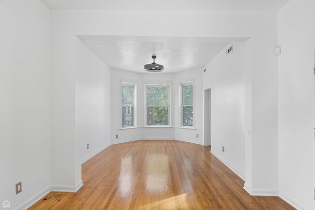 Viviendo - 1253 S Avers Ave