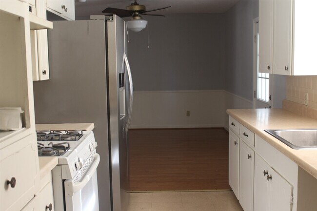 Foto del edificio - 3911 Bethel Blvd