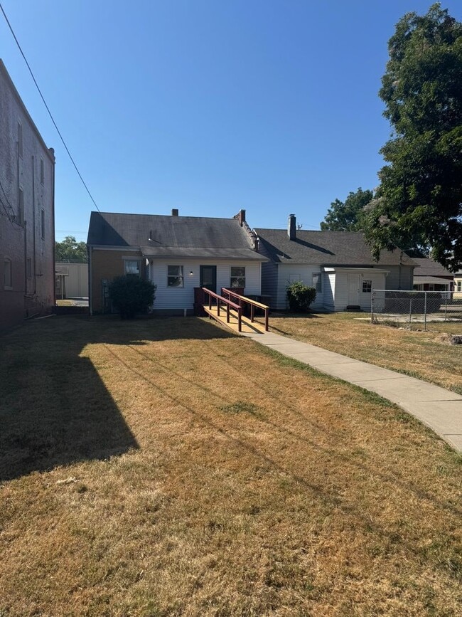 Building Photo - Coming soon:  2 Bed 1 Bath Home