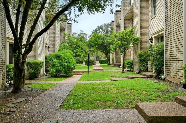 Foto del edificio - 8400 Jamestown Dr