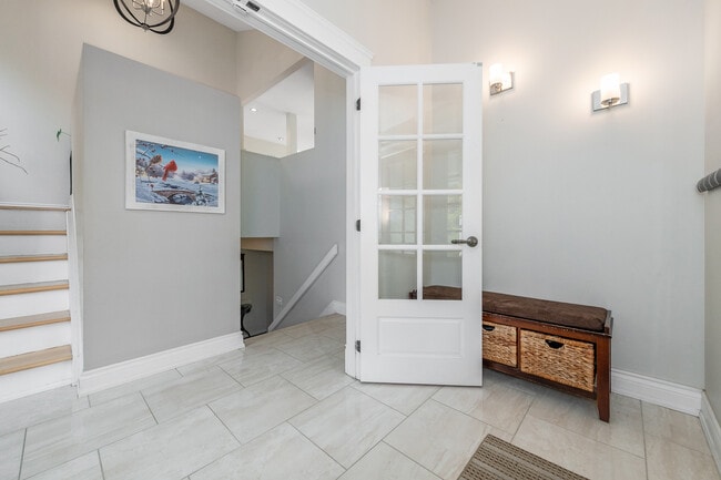 Building Photo - Custom Home in Navan