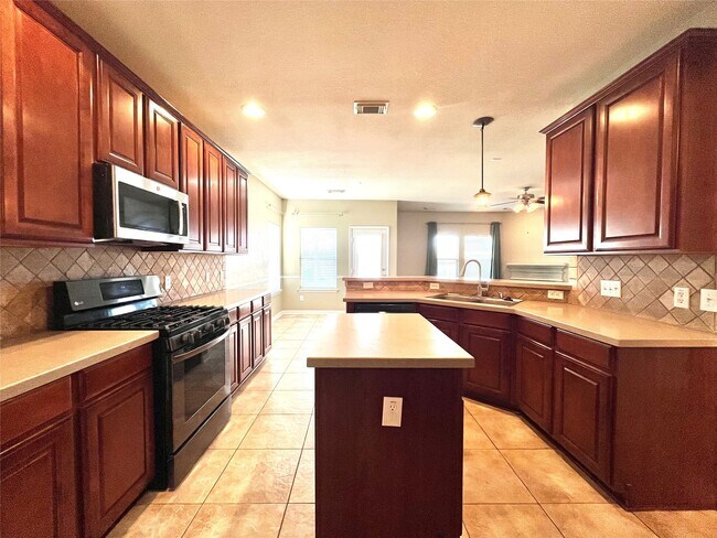 Building Photo - 7419 Pony Creek