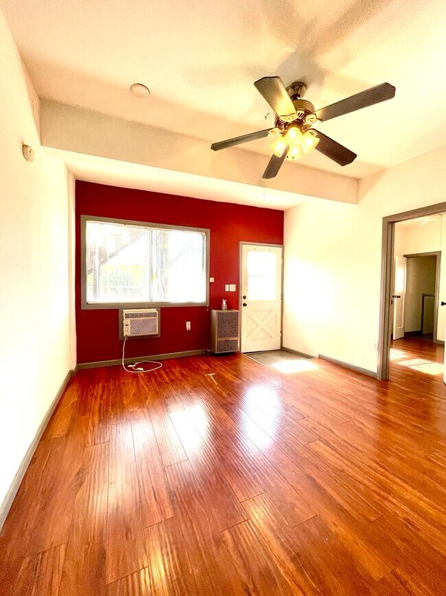Foto del edificio - 1339-1345 S. Sycamore Avenue