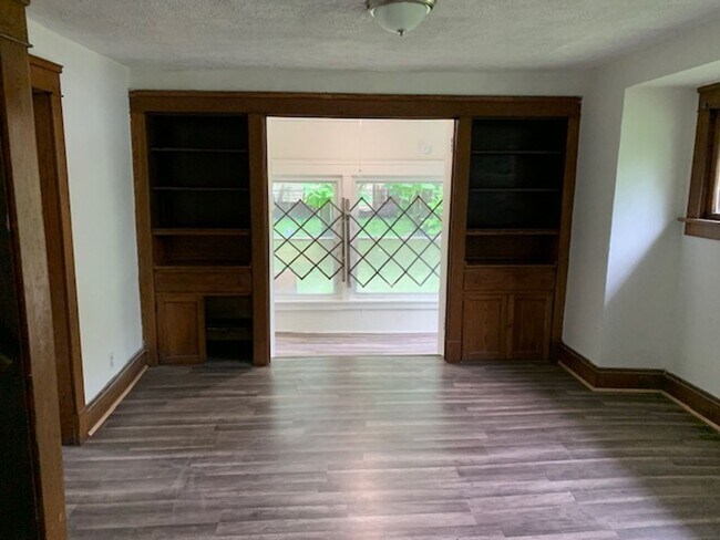 Foto del edificio - Comfortable 3-Bed on E 108th in Union-Miles Park