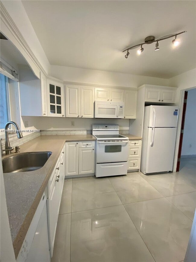 Foto del edificio - 2155 NE 122nd St