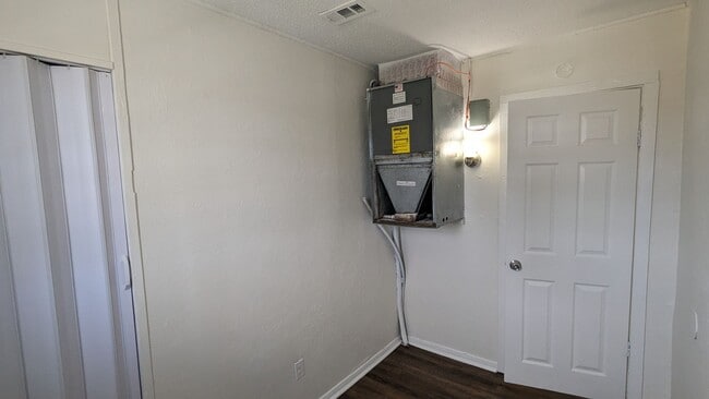 Building Photo - MOVE IN SPECIAL: Waived $350 Cleaning Fee!...