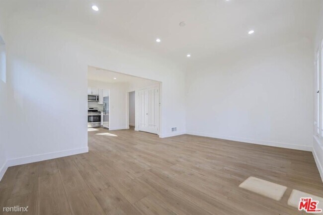 Foto del edificio - 2 br, 2 bath House - 819 N Spaulding Ave