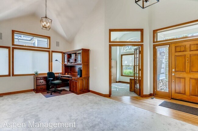 Building Photo - 5 br, 3.5 bath House - 851 Trail Ridge Drive