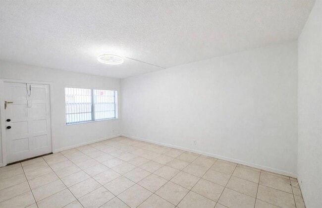 Foto del edificio - 1855 Plunkett St