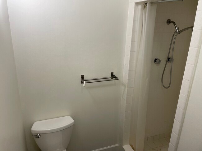 Ducha - 635 Irving St