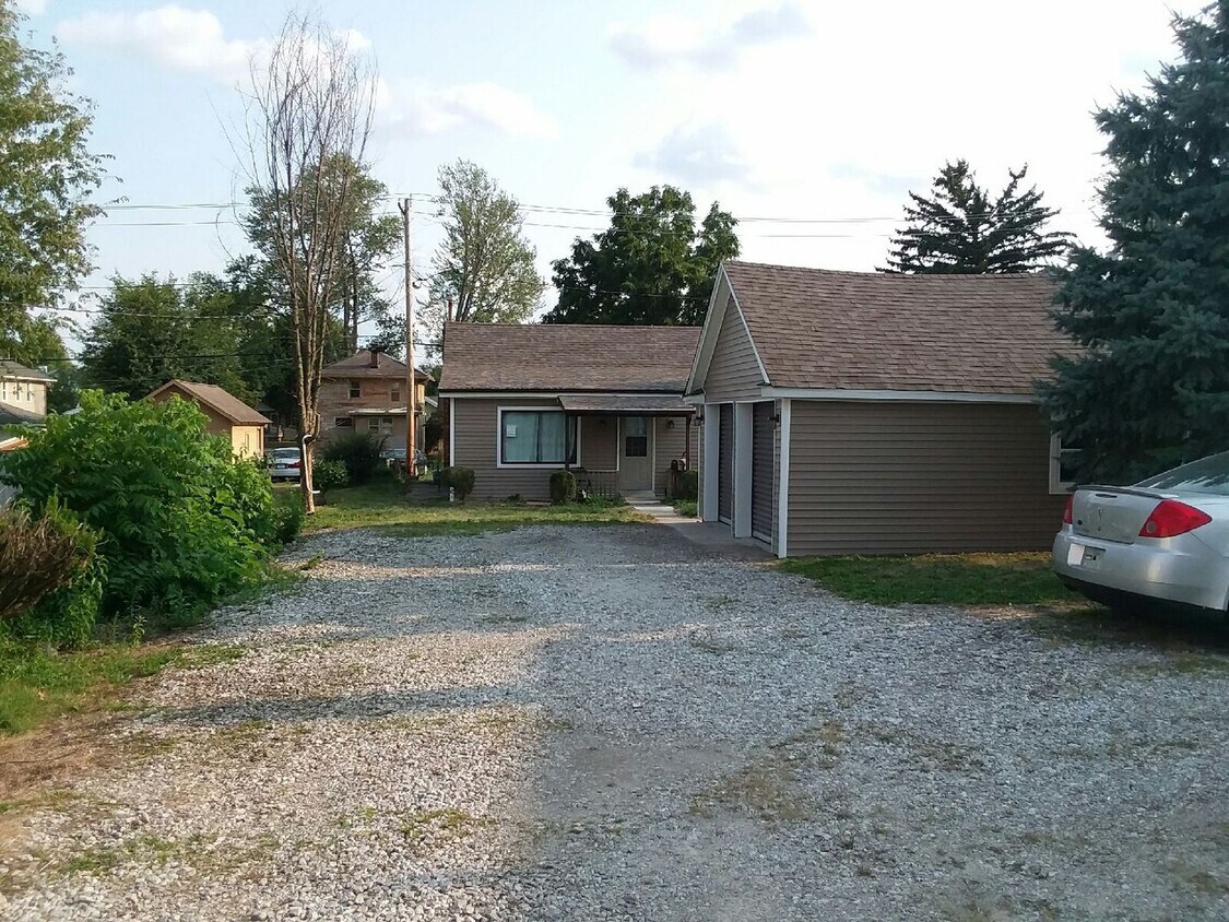 Primary Photo - 2 Bedroom 1 Bath w/ Garage