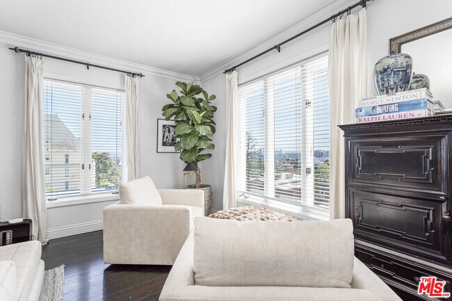 Foto del edificio - 1424 N Crescent Heights Blvd