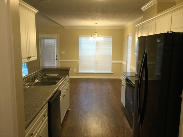 Building Photo - 545 Lory Ln