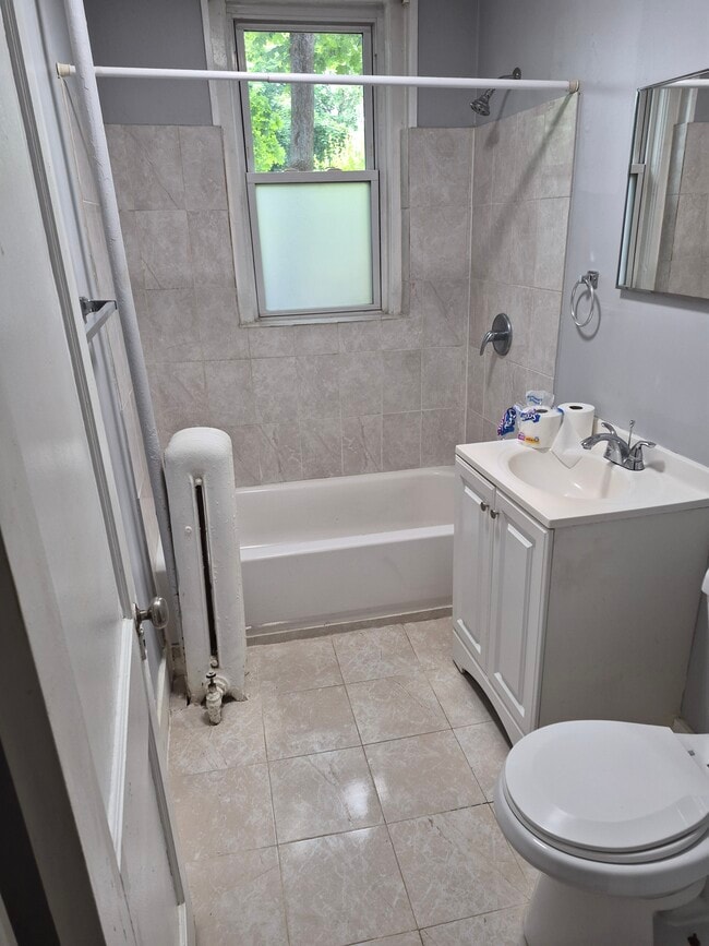 Studio - Bathroom - 75-77 Oxford St
