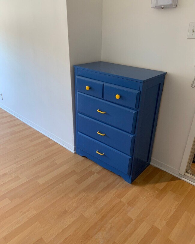 5148 SaintHubert St Unit 8, Montréal, QC H2J 2Y3 Apartments 5148