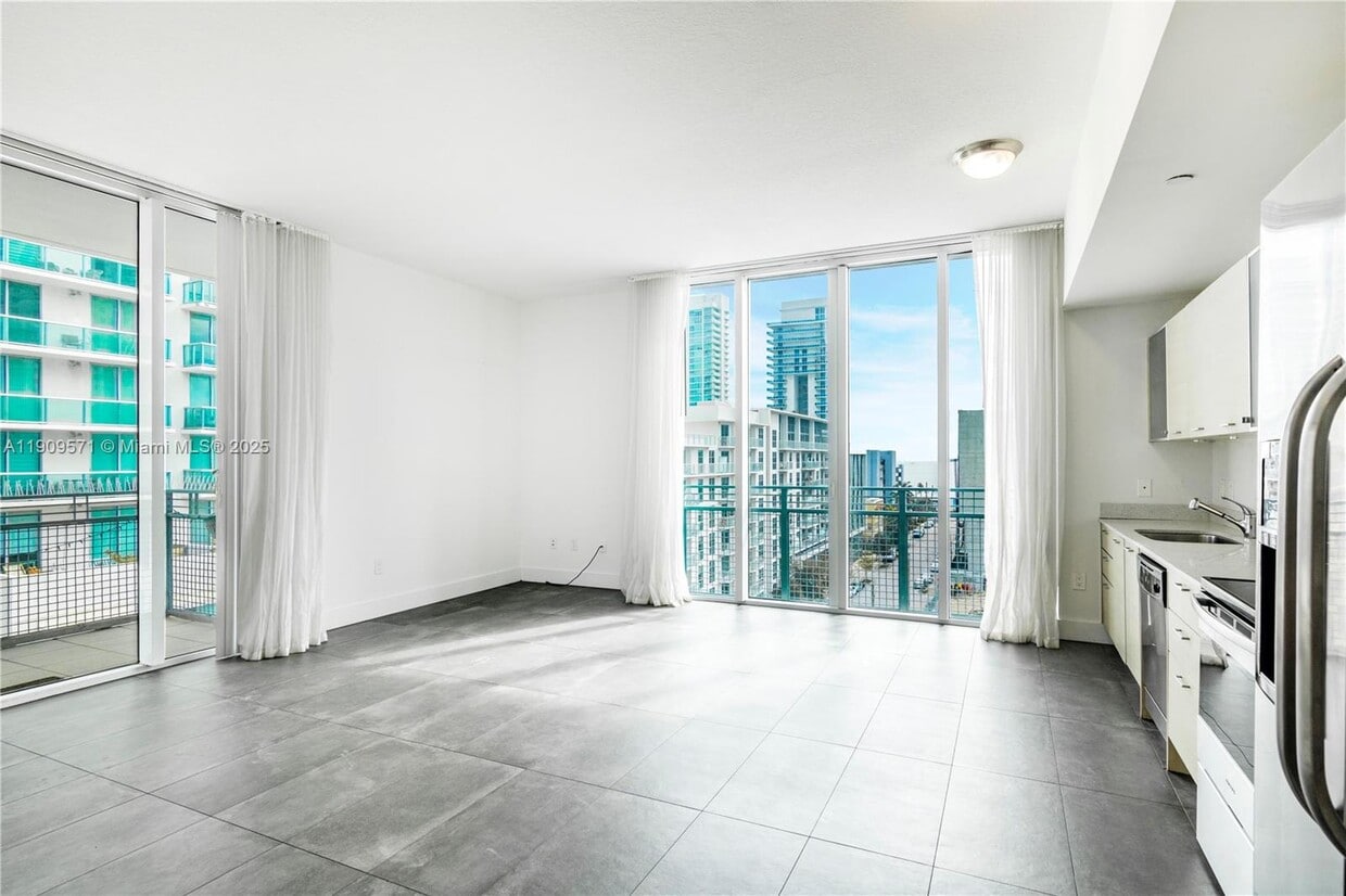 Foto principal - 350 NE 24th St