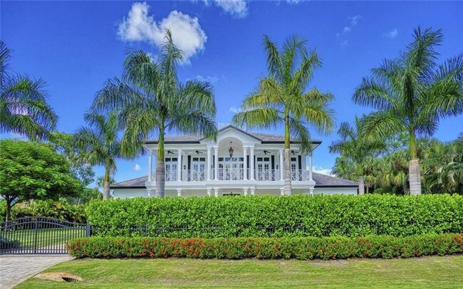 Foto del edificio - 2090 NW Pine Tree Way