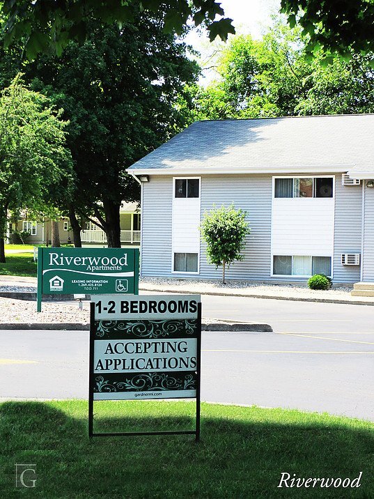 Building Photo - 200 Meadow Ln