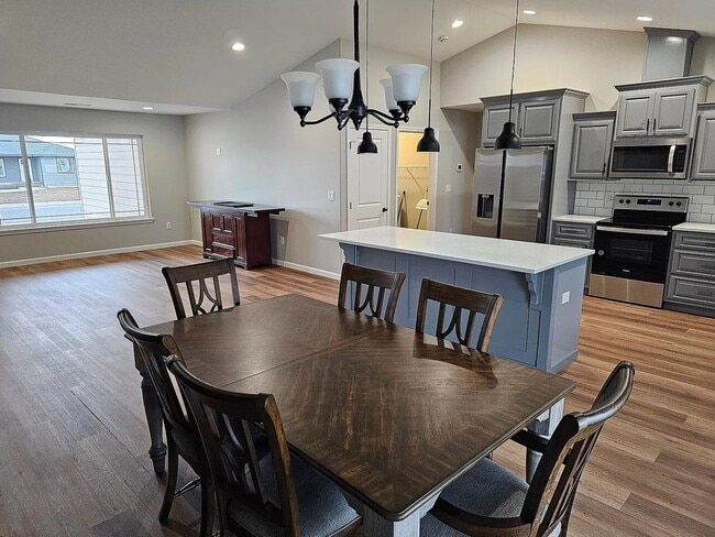 Building Photo - Newer 3 bdrm, 2 bath, RV parking / low maintenance yard, $2600 rent