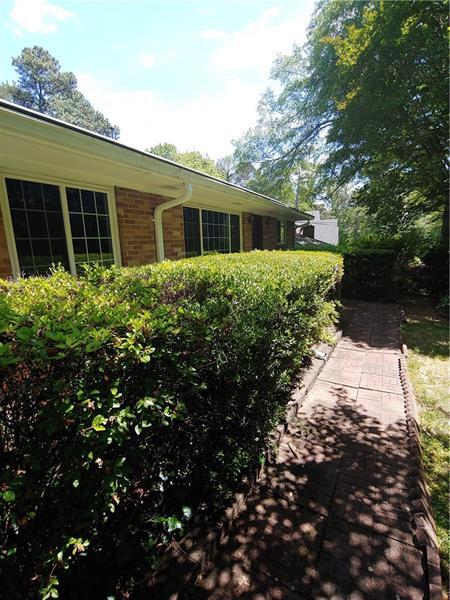 Foto del edificio - 6107 Harleston Rd NE