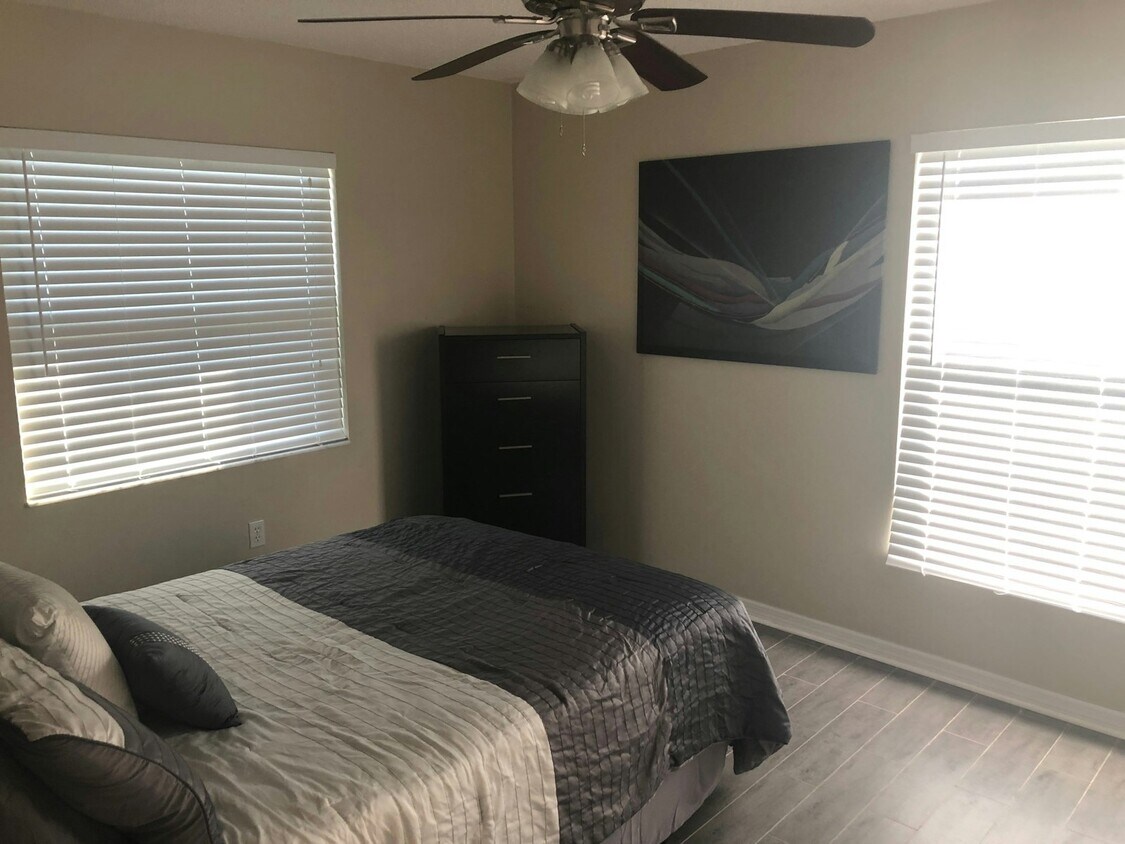 Foto principal - 741 Dean Ave