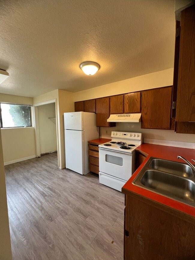 Building Photo - 825 W 400 N