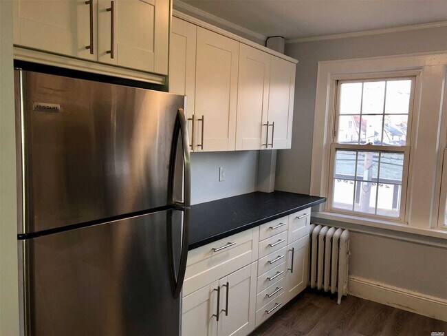 Building Photo - 154 Lyon Pl