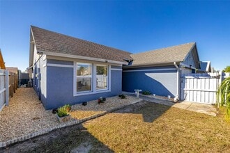 Building Photo - 3045 Bloomsbury Dr