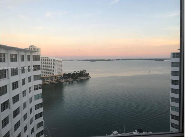 Building Photo - 825 Brickell Bay Dr