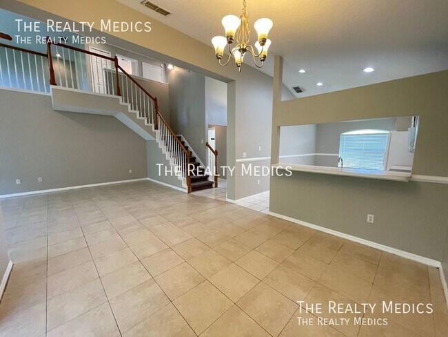 Foto del edificio - Beautiful two-story home in the highly des...