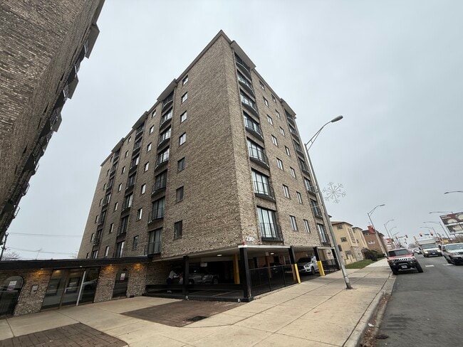 Foto del edificio - 2310 N Harlem Ave