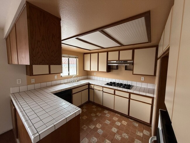 Building Photo - 1023 W 20th St