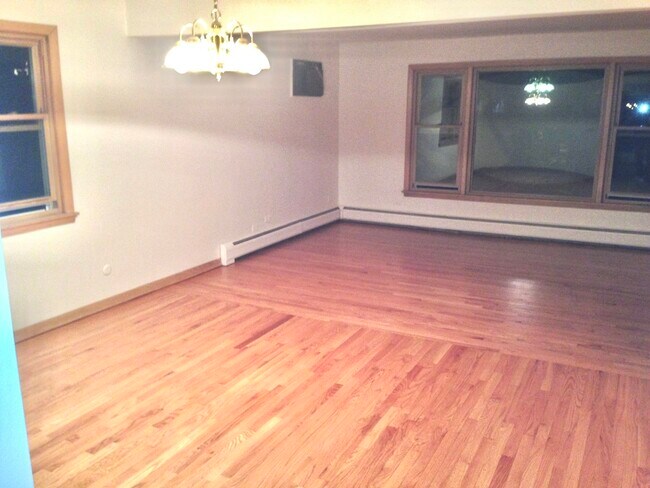 Foto del edificio - 8629 W Summerdale Ave