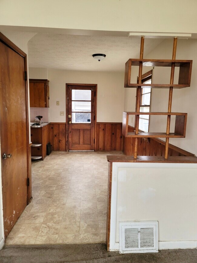 1622 Treasch Dr, Cuyahoga Falls, OH 44221 House Rental in Cuyahoga