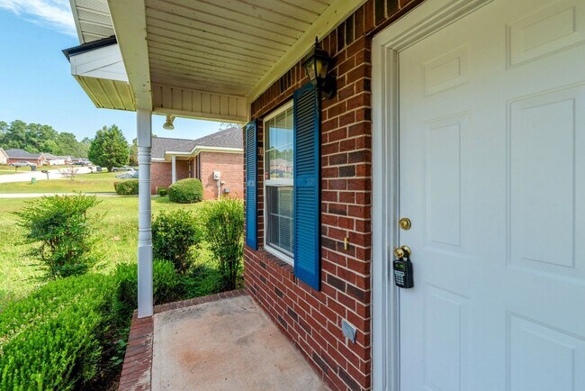 Foto del edificio - $1,395 - 3 bed/2 bath house for rent, fully renovated!