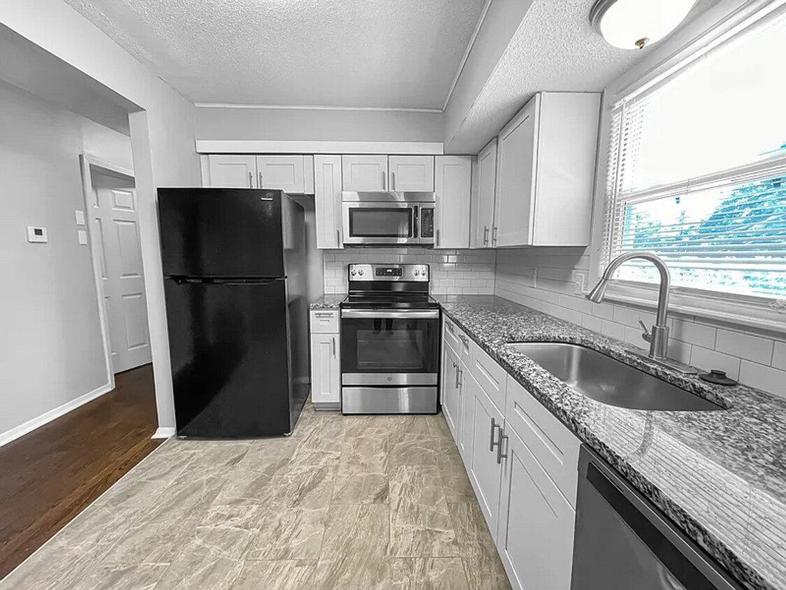 Foto del edificio - 3 BR/1.5BA | Newly Renovated Single Family Home | 2- Car Covered Parking | Gated backyard