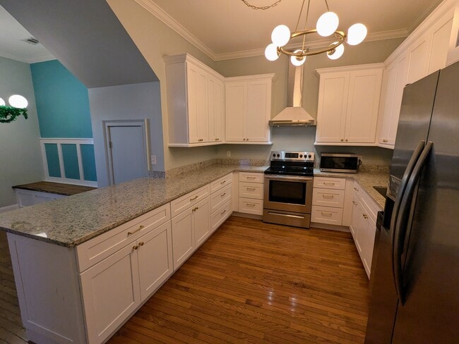 Building Photo - 305 E Henry St