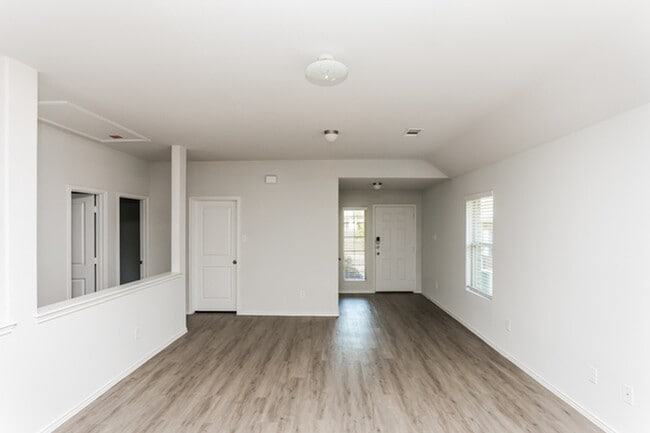 Building Photo - 1607 Mark Ln