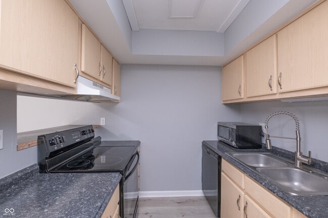 Building Photo - 8283 Sobax Dr