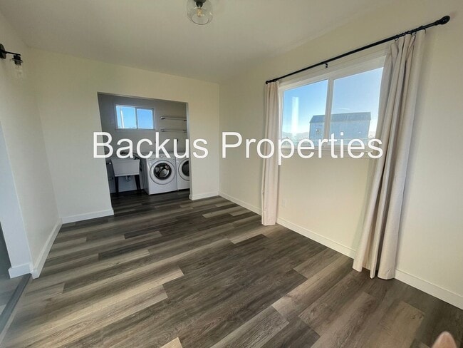 Foto del edificio - 333 Espinosa Rd