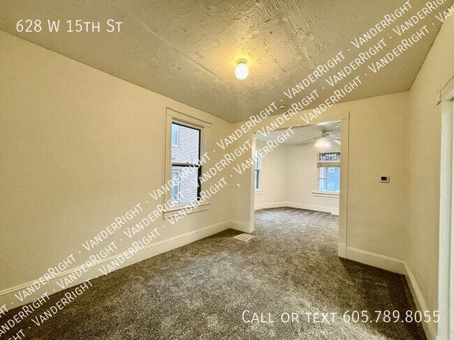 Foto del edificio - 628 W 15th St