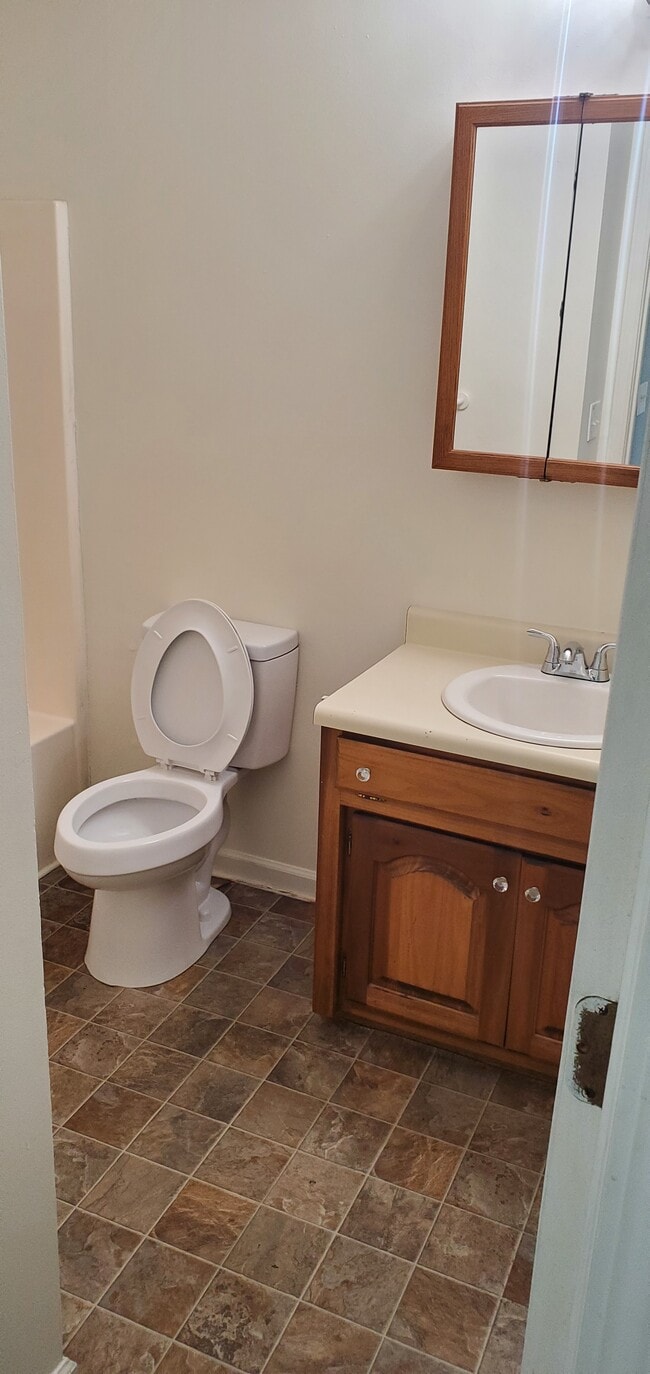 Building Photo - 102 Lauderdale Dr